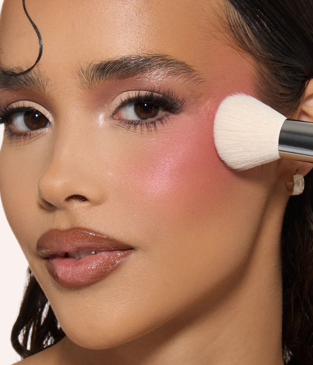 Hudabeauty DIFFUSING CHEEK BRUSH