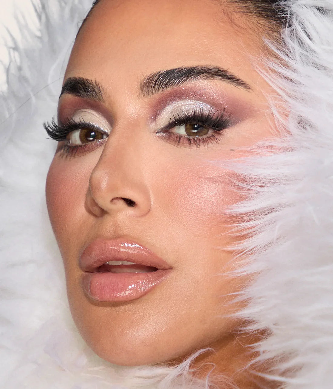 HudaBeauty Icy Nude Eyeshadow Palette (palette with 18 shades in matte)